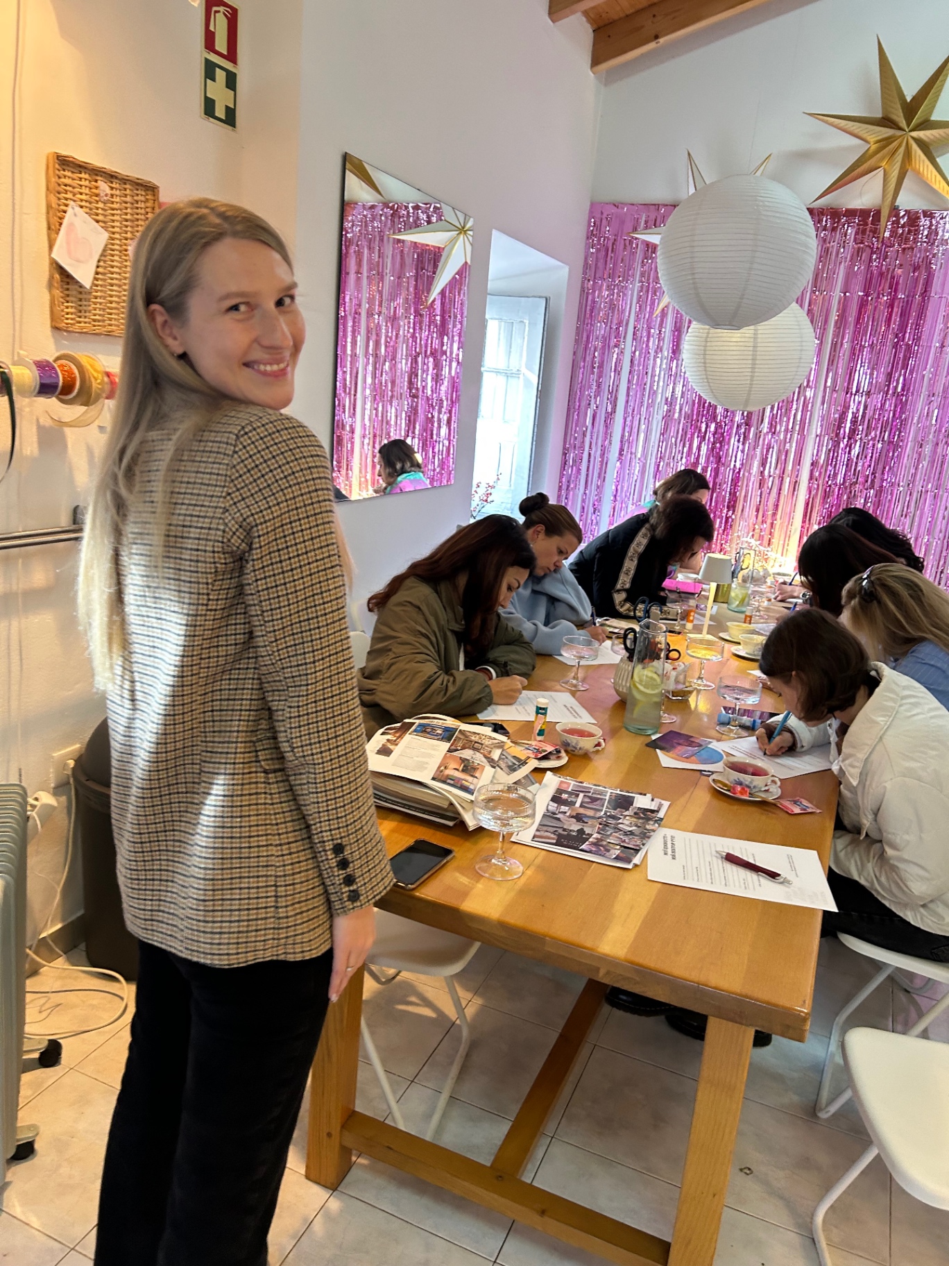 Maryna Machado hosting an offline group workshop